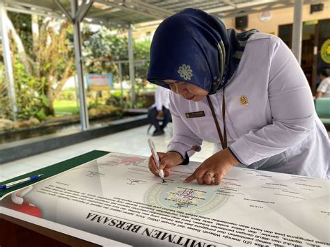 Penandatangan Pakta Integritas Dan Komitmen Bersama