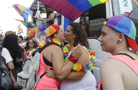 Decenas De Miles Celebran Día De Orgullo Gay A Nivel Mundial Oncubanews