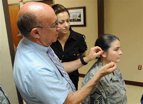 Battlefield Acupuncture Offers Alternative Pain Relief For Deployed