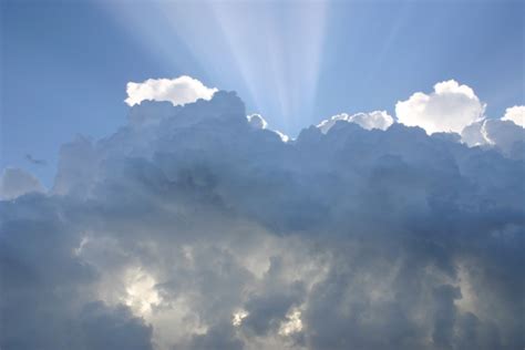 Rayons De Soleil Et Ciel Bleu Photo Stock Libre Public Domain Pictures