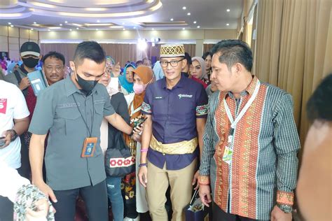 Sandiaga Uno Targetkan Ciptakan 4 4 Juta Lapangan Kerja Di 2024