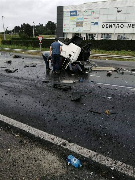 Camión cisterna parte en tres en un brutal accidente que causa