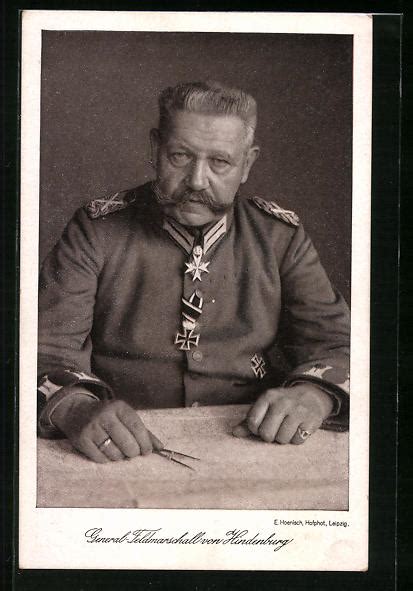 Ak Generalfeldmarschall Paul Von Hindenburg In Uniform Mit Eisernem