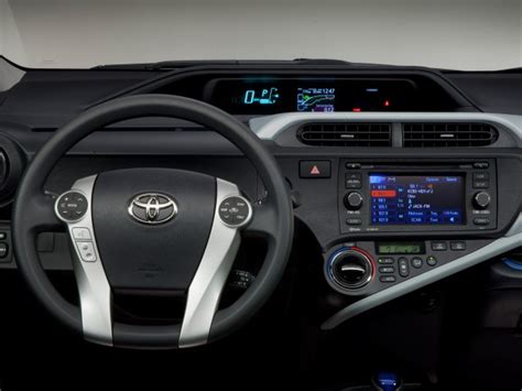 2018 Toyota Prius c: 91 Interior Photos | U.S. News