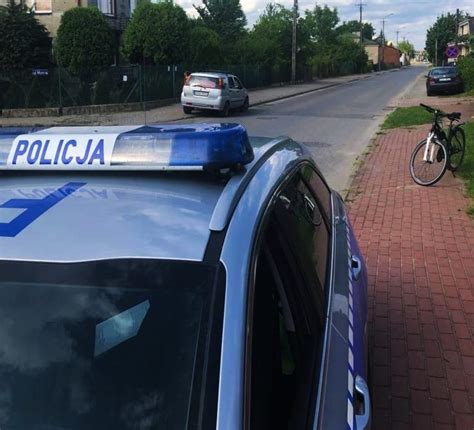 Wypadek w Radomsku Rowerzysta potrącony przez samochód trafił do