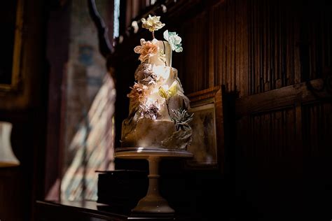 What To Consider When Choosing Your Wedding Cake