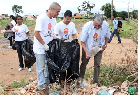 Mutir O Contra A Dengue Recolhe Quilos De Res Duos No Bairro