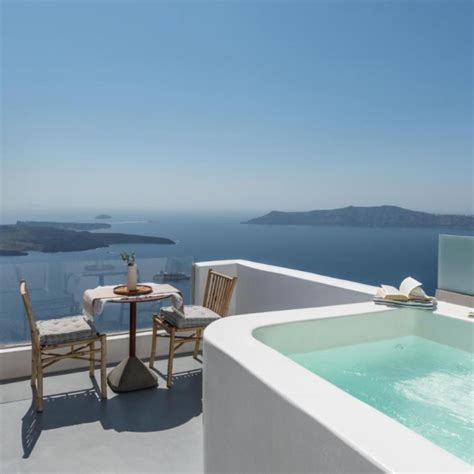 6 Hotels in Santorini with Incredible Honeymoon Suites