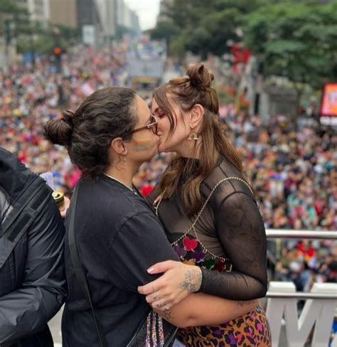 Marcela Mc Gowan Participa Da Parada Do Orgulho Lgbtqia Mh