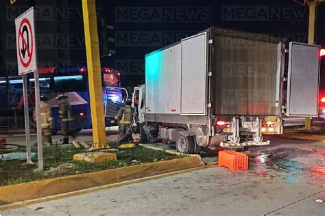 Choque de camiones en el Boulevard Colosio de Cancún deja varios lesionados