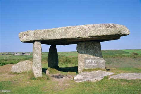 Stone Age Dolmen Lanyon Quoit Near Madron Cornwall England Uk Stock