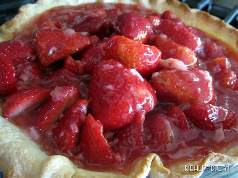 Strawberry Glaze Pie | RiehlFood.com