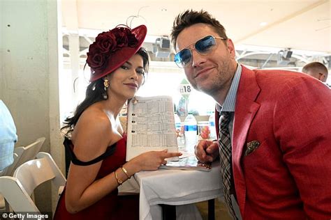 Kentucky Derby Style Guide From Head Turning Hats To Pastel Shades