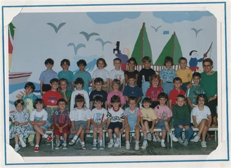 Photo de classe 3ème Année de Maternelle de 1992 ECOLE ANTOINE DE