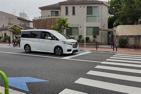 解答｜信号機のない横断歩道を渡ります 危険予知｜jaf Mate Online