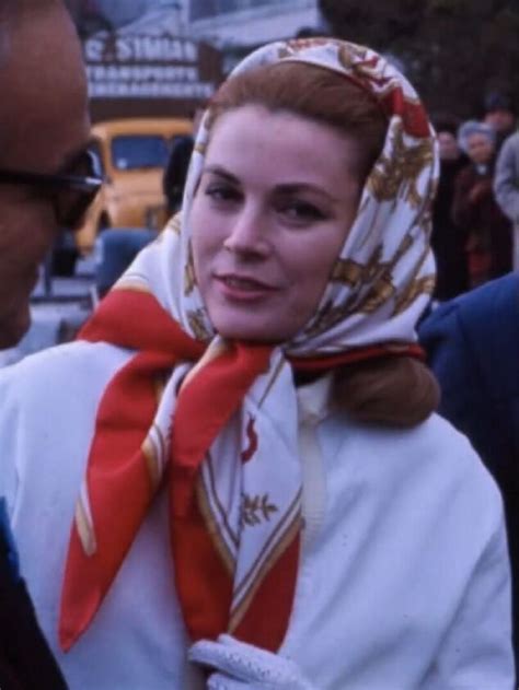 7 Elegant Grace Kelly Scarf Styles To Channel Your Inner Princess Upstyle