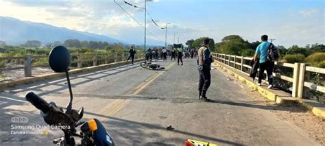 Accidente en Lules Mujer perdió el control de su moto y cayo desde un