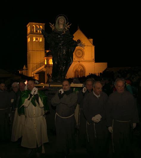 In Tanti Alla Celebrazione Della Passione Del Signore E Alla