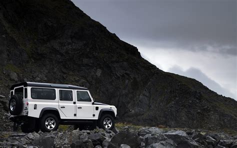 Land Rover Defender Desktop Wallpaper