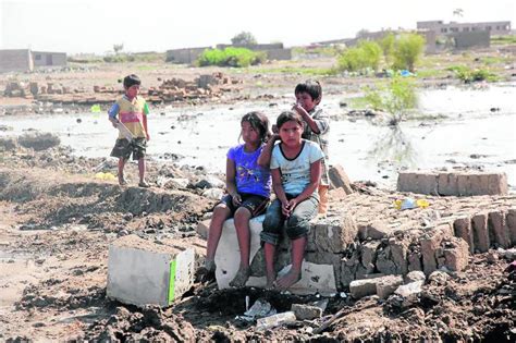 Viviendas Se Derrumban Y Cientos De Familias Quedan En La Calle Peru