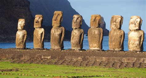 The best spots to see moai on Easter Island - Tiny Travelogue