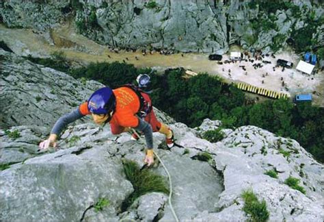 sports: Mountain Climbing