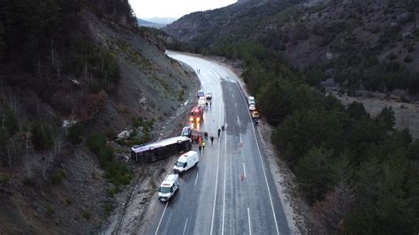 Son Dakika Erzincan Refahiye De Yolcu Otob S Devrildi