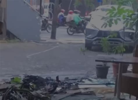 Viral Xpander Tabrak Sebuah Cafe Di Palembang Lambeturah Official