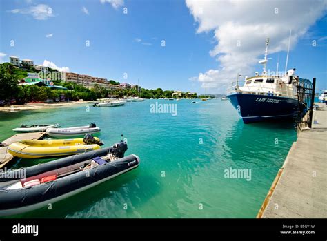 St john ferry terminal hi-res stock photography and images - Alamy