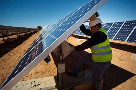 Spanje Schakelt Grootste Europese Zonne Energiecentrale In Miljoen