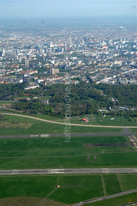 Berlin Aus Der Vogelperspektive Fassade Des Baudenkmales Flughafen