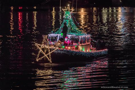 Lighted Boat Parade and Sparkle Fireworks Display | US Harbors