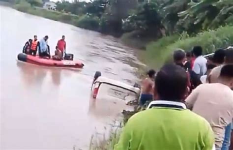 Tres personas murieron al caer una furgoneta a un río de Yaguachi