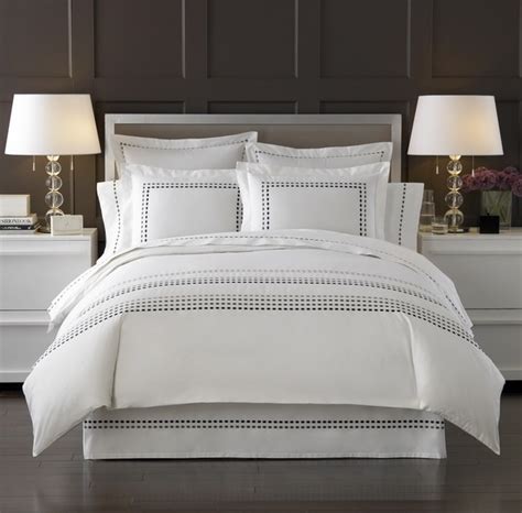 Luxury bedding in white – unique bedrooms with an airy look