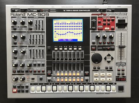 Special: Roland MC-909 Groovebox & Sampler - AMAZONA.de