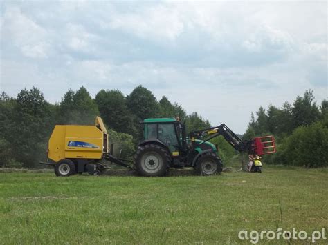 Fotografia Ciagnik Valtra A83 New Holland BR6090 CC 474002 Galeria