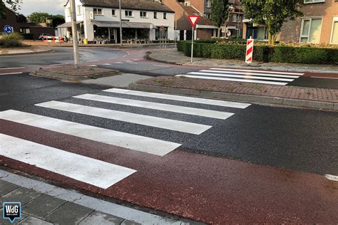 Nieuw Zebrapad Ziet Er Vreemd Uit