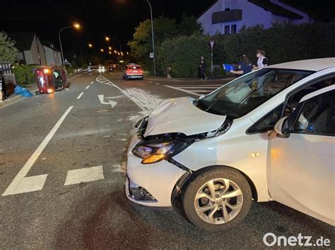 Auto überschlägt sich nach Unfall in Joseph Haas Straße Onetz