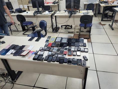 Polícia faz ação para coibir venda de celulares roubados no Centro do