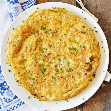 Spanish Tortilla Omelette with Mushrooms and Onions | RecipeLion.com