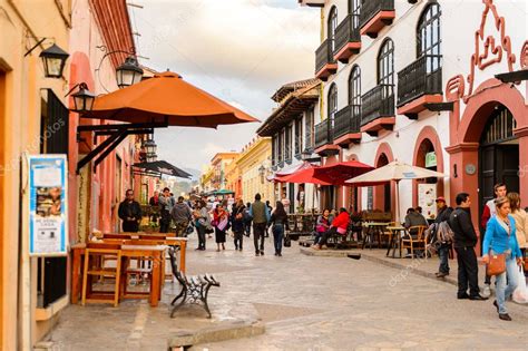 SAN CRISTOBAL DE LAS CASAS MÉXICO NOV 1 2016 Calle típica de San