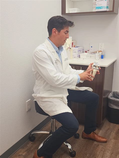 About — Dr. Bruno Gross, Orthopaedic Surgeon