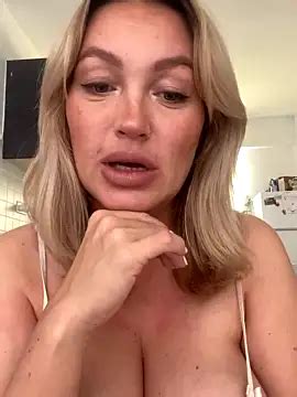 Lana Giselle Fully Naked Stripping On Cam For Live Porn Video Show