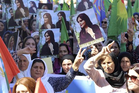 Cosa sta succedendo in Iran e perché le donne protestano contro il