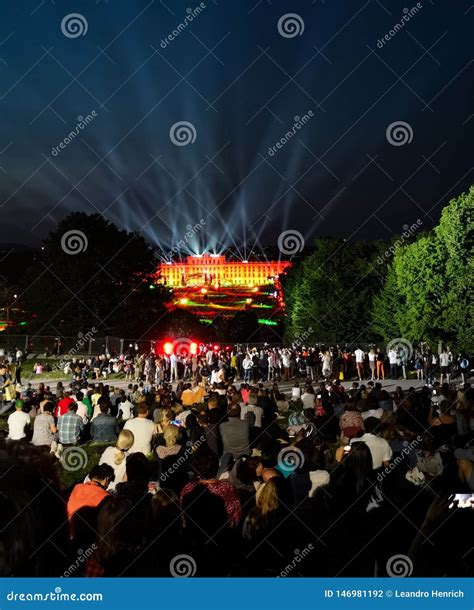 Concierto Al Aire Libre De Una Noche De Verano De Los Jardines Magn