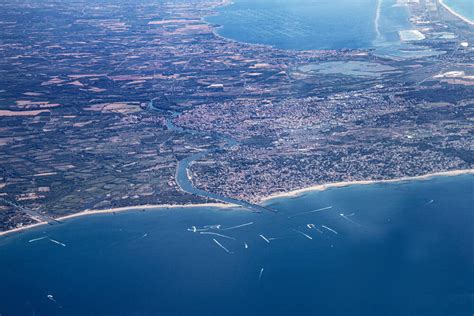 Agde En Etang De Thau Strand Van Vias Bij S Te En B Ziers Foto En