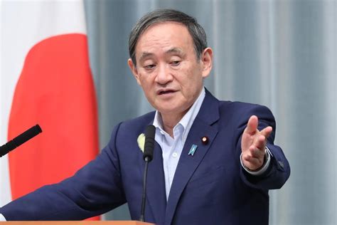 会見に臨む菅義偉官房長官｜定例閣議、今月から一堂に集まり 写真11｜産経ニュース