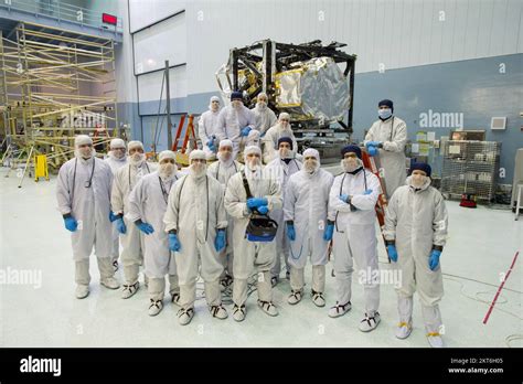 El Telescopio James Webb En Construcción Científicos De La Nasa Fotografía De Stock Alamy