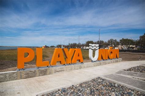 Playa Unión tiene su cartel con letras corpóreas