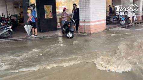 快訊／杜蘇芮觸陸！台東灌豪雨「市區大淹水」水高近小腿肚│中颱│大雨│台東縣│tvbs新聞網